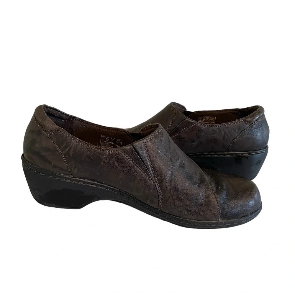 Clarks distressed brown